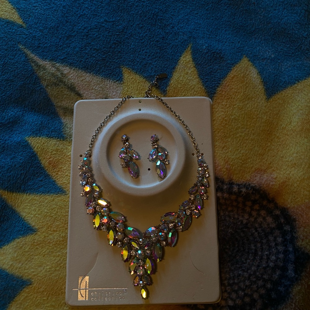 Elegant Gold and Multicolor Necklace and Earring Set